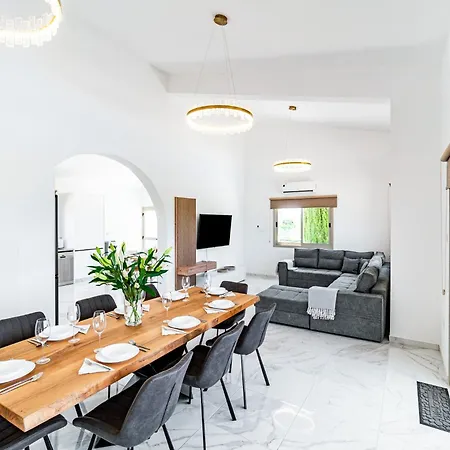 Kathi By Ezoria Paphos