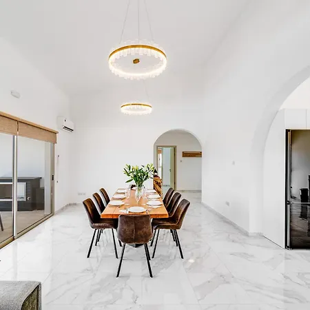 Villa Kathi By Ezoria Pafos