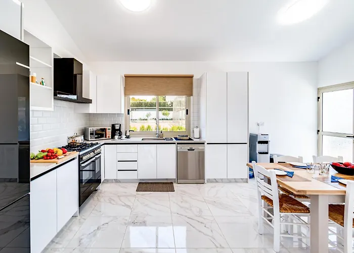 Kathi By Ezoria * Paphos