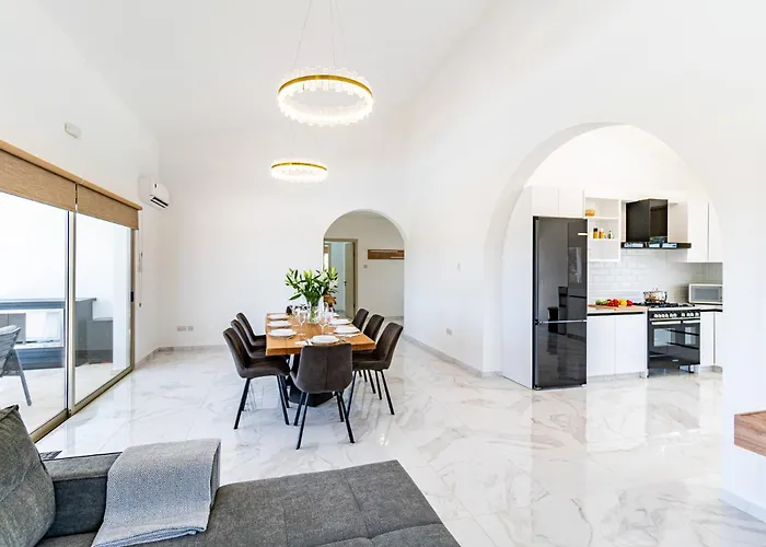 ヴィラ Kathi By Ezoria