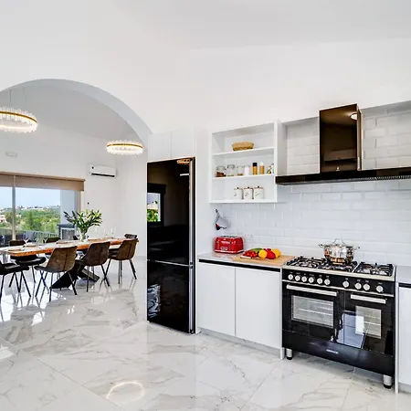 Kathi By Ezoria וילה *